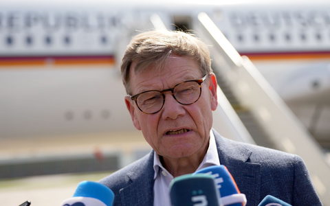 Außenminister Wadephul hat sich zu einer möglichen Entsendung deutscher Soldaten in die Ukraine für westliche Sicherheitsgarantien zurückhaltend geäußert. - Foto: Soeren Stache/dpa