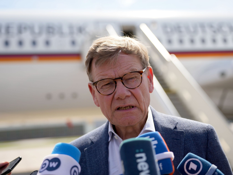 Außenminister Wadephul hat sich zu einer möglichen Entsendung deutscher Soldaten in die Ukraine für westliche Sicherheitsgarantien zurückhaltend geäußert. - Foto: Soeren Stache/dpa