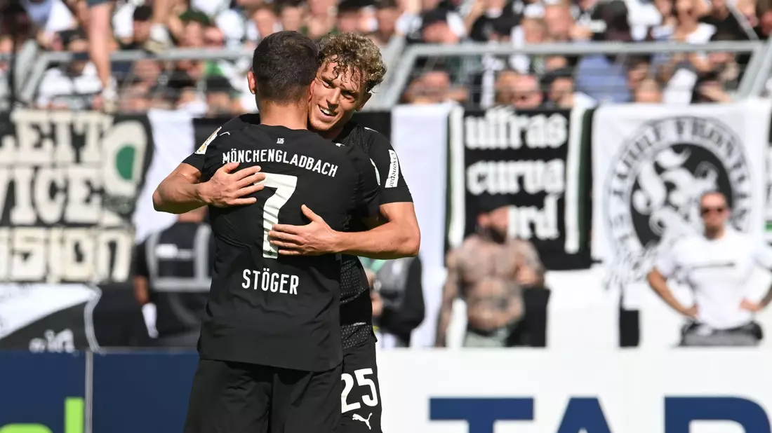 Robin Hack (r) überzeugte bei Gladbach - viele andere nicht.  - Bild: Carmen Jaspersen/dpa