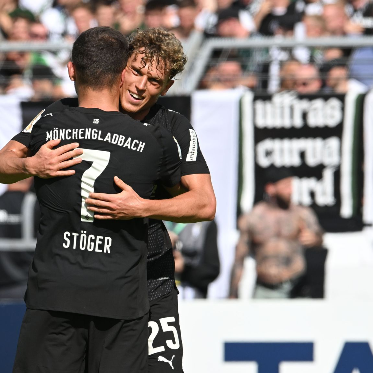 Robin Hack (r) überzeugte bei Gladbach - viele andere nicht.  - Foto: Carmen Jaspersen/dpa