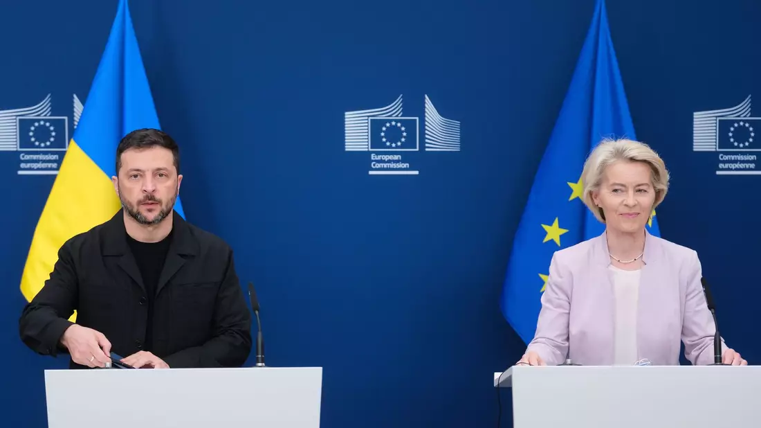 EU-Kommissionspräsidentin Ursula von der Leyen reist am Montag mit. - Bild: Uncredited/AP/dpa