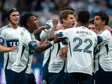 Der Jubel war umsonst: Der Treffer von Thomas Müller zum 2:0 wurde nicht anerkannt. - Foto: ETHAN CAIRNS/The Canadian Press/AP/dpa