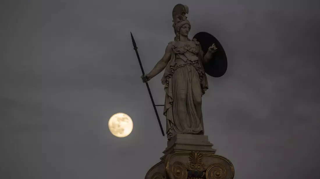 Auch sie kann ihrem Schützling Odysseus lange nicht nach Hause helfen: die Göttin Athene. (Symbolbild) - Bild: Petros Giannakouris/AP/dpa