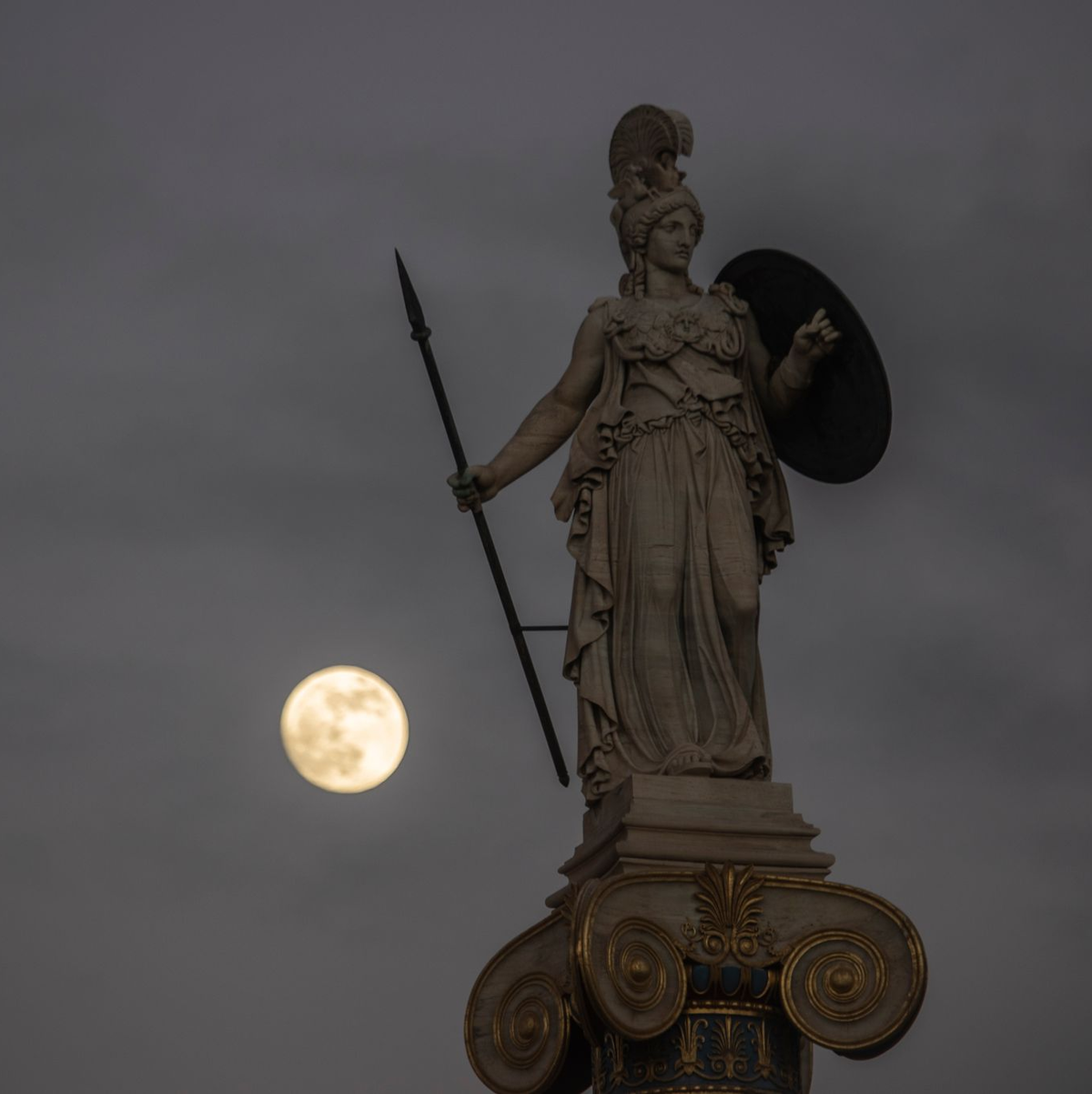 Auch sie kann ihrem Schützling Odysseus lange nicht nach Hause helfen: die Göttin Athene. (Symbolbild) - Foto: Petros Giannakouris/AP/dpa