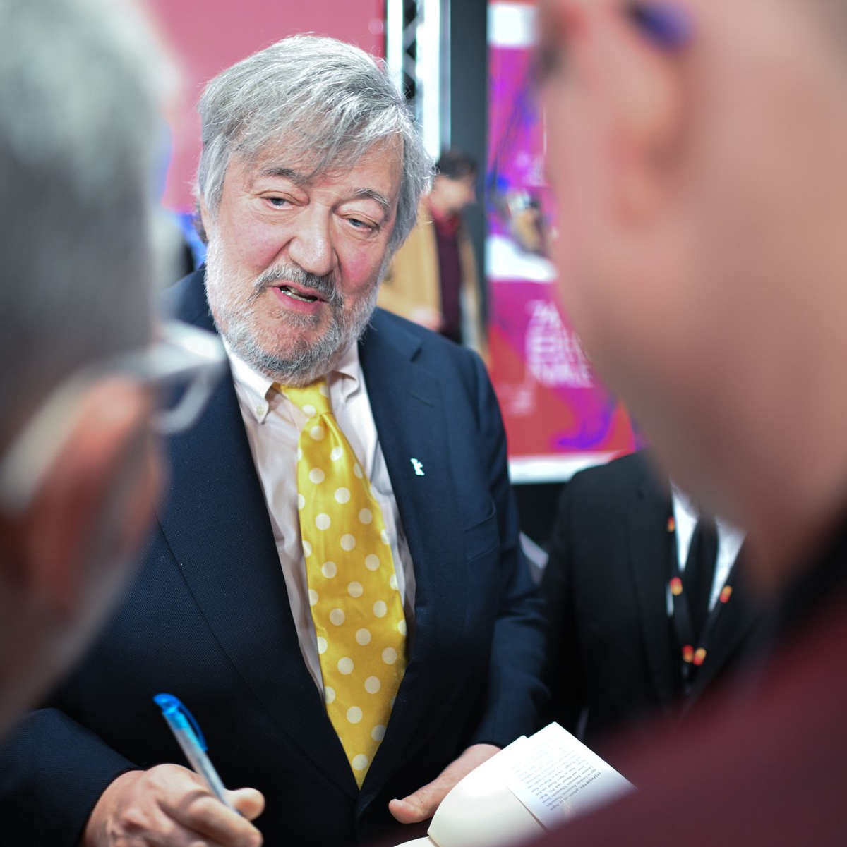 Der Brite Stephen Fry schreibt die «Odyssee» mit einem Augenzwinkern. (Archivbild) - Foto: Sebastian Christoph Gollnow/dpa