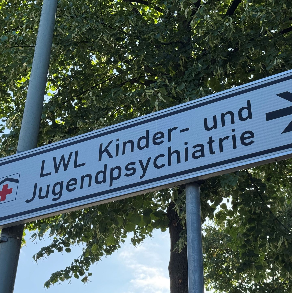 Eine 13-jährige Patientin der Paderborner Jugendpsychiatrie soll eine Betreuerin mit einem Küchenmesser angegriffen haben. - Foto: Christian Müller/dpa