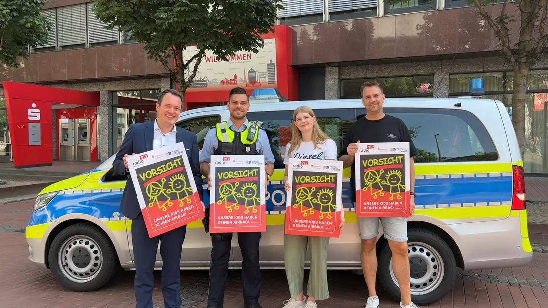 POL-DO: Vorsicht! Unsere Kids haben keinen Airbag! - Plakataktion auch zum Schulstart 2025/26 - Bild: presseportal.de