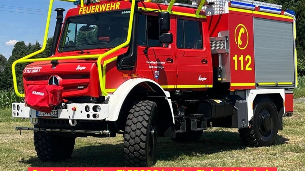 FW Leichlingen: Offizielle Übergabe: Drei neue Fahrzeuge und ein Rettungsboot / Indienststellung TLF2000, Rettungsboot, Kommandowagen und LF20-KatS - Foto: presseportal.de