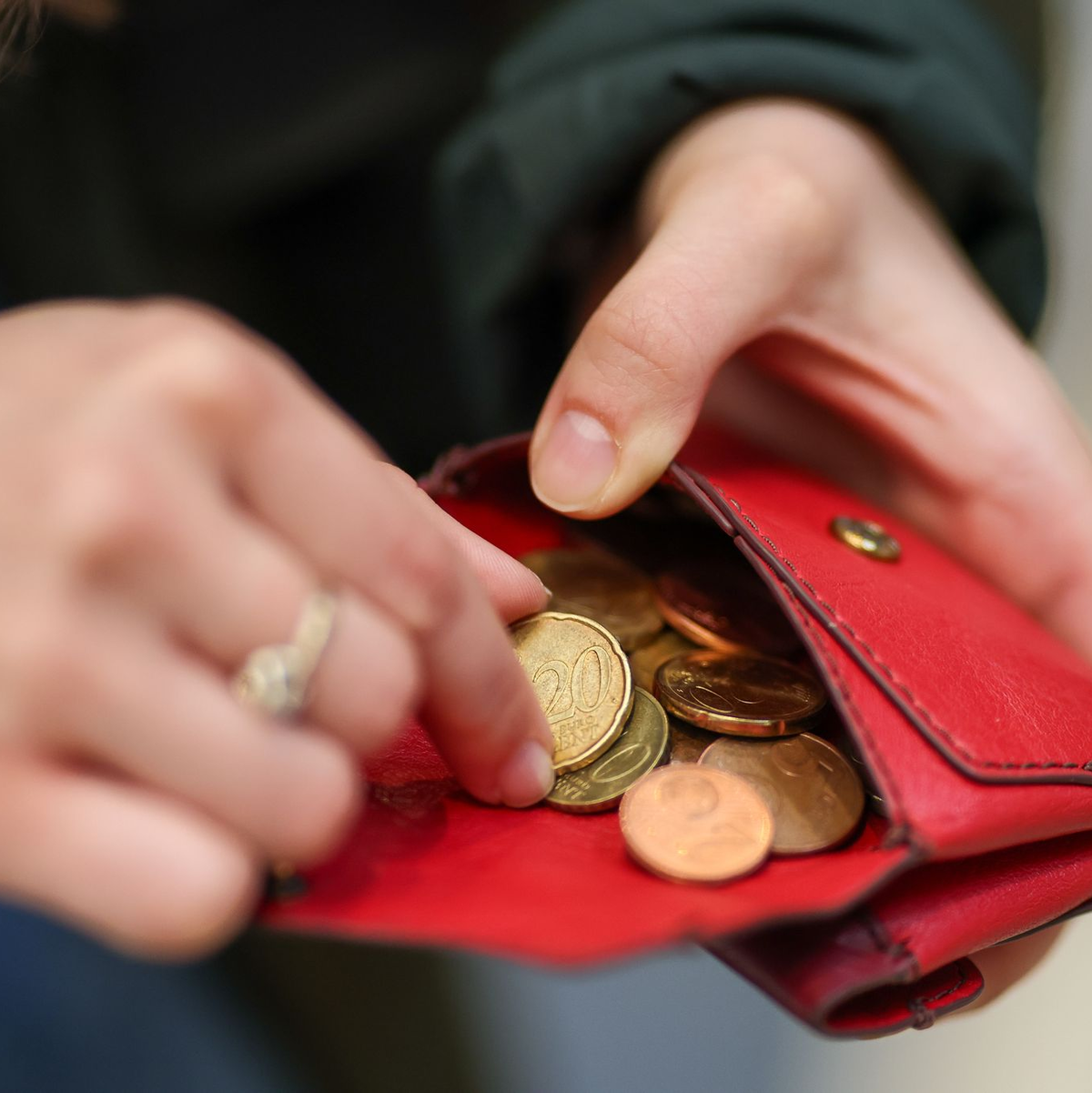 Der deutsche Staat hat im vergangenen Jahr mehr Geld für Sozialhilfe ausgegeben. (Symbolbild) - Foto: Jan Woitas/dpa