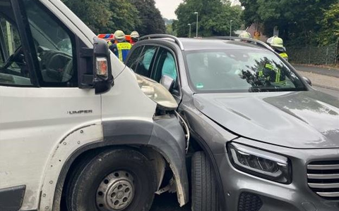 POL-HA: Verkehrsunfall mit einer Leichtverletzten und 45.000 Euro Schaden - Foto: presseportal.de