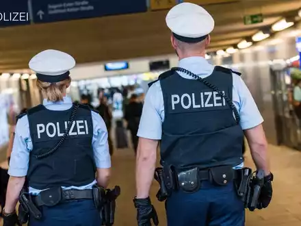 Bundespolizeidirektion München: 30-Jähriger aus der S-Bahn getreten - Foto: presseportal.de