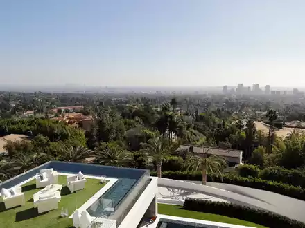 Sondersteuern auf Luxusimmobilien? Die Linke orientiert sich am Vorbild Los Angeles. (Archivbild) - Foto: Jae C. Hong/AP/dpa