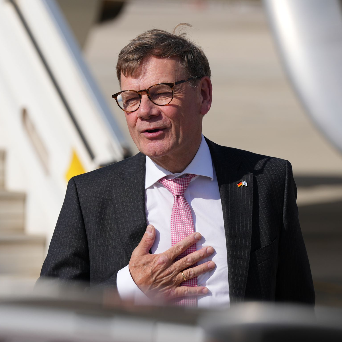 Außenminister Wadephul ist mit Blick aus die russischen Forderungen skeptisch. - Foto: Soeren Stache/dpa