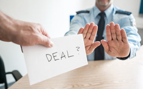 BPOL NRW: Vergeblicher Bestechungsversuch nach Strafanzeige - Foto: presseportal.de