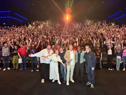 DAS KANU DES MANITU paddelt an die Spitze der Kinocharts/ Bestes Startwochenende eines deutschen Films seit 2019 - Foto: presseportal.de