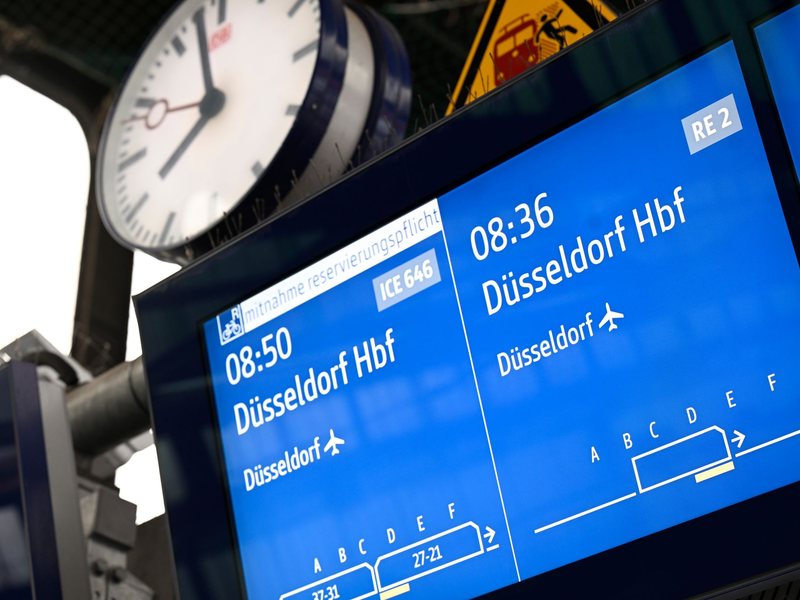 Ein Brandanschlag im Juli war einer der Gründe für die schlechte Pünktlichkeit im Fernverkehr der Deutschen Bahn. Inzwischen ist die Strecke wieder frei. (Archivbild) - Foto: Roberto Pfeil/dpa