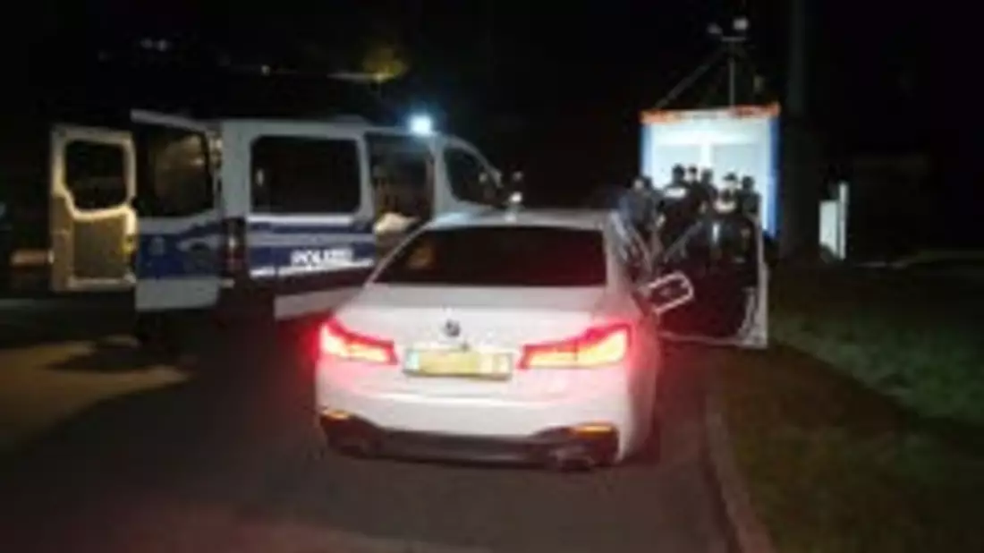 BPOL-FL: HAR - Totalgefälschter Fahrzeugschein - 5er BMW als gestohlen gemeldet - Bild: presseportal.de