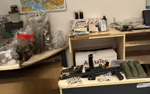 POL-K: 250818-3-LEV Feuerwehr entdeckt Drogen und Waffen nach Wohnungsbrand - 41-Jähriger festgenommen - Foto: presseportal.de