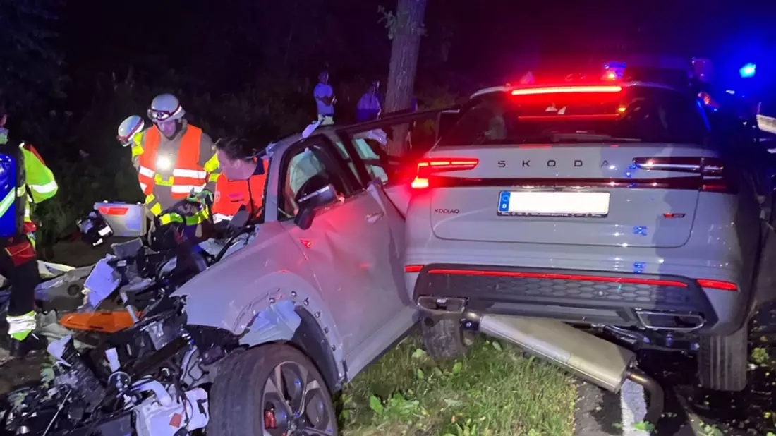 POL-AC: Schwerer Verkehrsunfall auf der Himmelsleiter - Auto prallt gegen Baum - Bild: presseportal.de