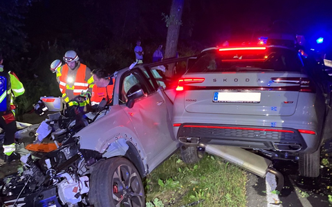POL-AC: Schwerer Verkehrsunfall auf der Himmelsleiter - Auto prallt gegen Baum - Foto: presseportal.de
