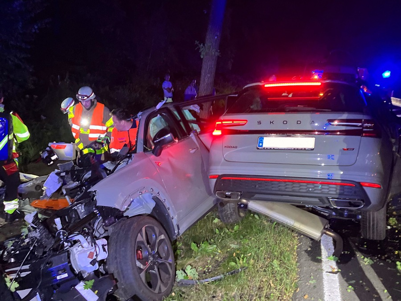 POL-AC: Schwerer Verkehrsunfall auf der Himmelsleiter - Auto prallt gegen Baum - Foto: presseportal.de