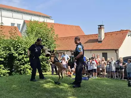 POL-KN: (Spaichingen / Lkr. Tuttlingen) - Polizeihunde, Motorräder und Urkunden: Kinderferienprogramm beim Polizeirevier Spaichingen (15.08.2025) - Foto: presseportal.de