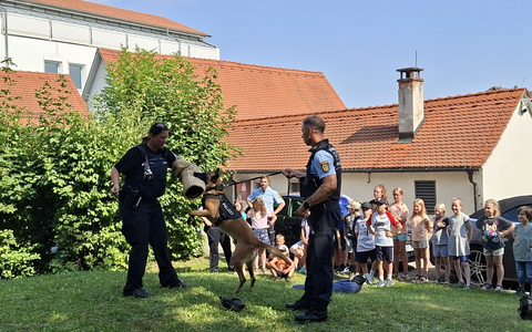 POL-KN: (Spaichingen / Lkr. Tuttlingen) - Polizeihunde, Motorräder und Urkunden: Kinderferienprogramm beim Polizeirevier Spaichingen (15.08.2025) - Foto: presseportal.de POL-KN: (Spaichingen / Lkr. Tuttlingen) - Polizeihunde, Motorräder und Urkunden: Kinderferienprogramm beim Polizeirevier Spaichingen (15.08.2025) - Foto: presseportal.de