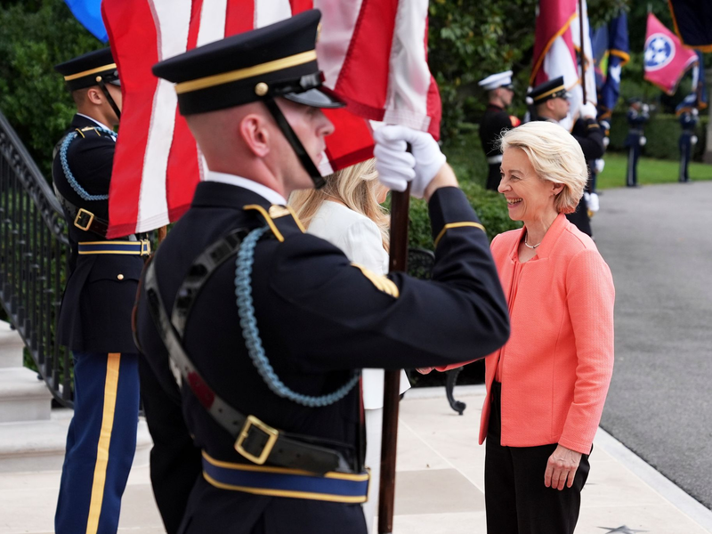 Kanzler Merz und andere Europäer sind bereits am Weißen Haus angekommen. - Foto: Jacquelyn Martin/AP/dpa