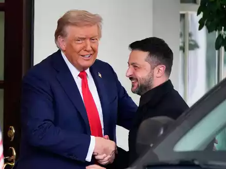 Trump sagt, er fand es «besser», wenn sich Selenskyj und Putin zunächst ohne ihn treffen. - Foto: Alex Brandon/AP/dpa