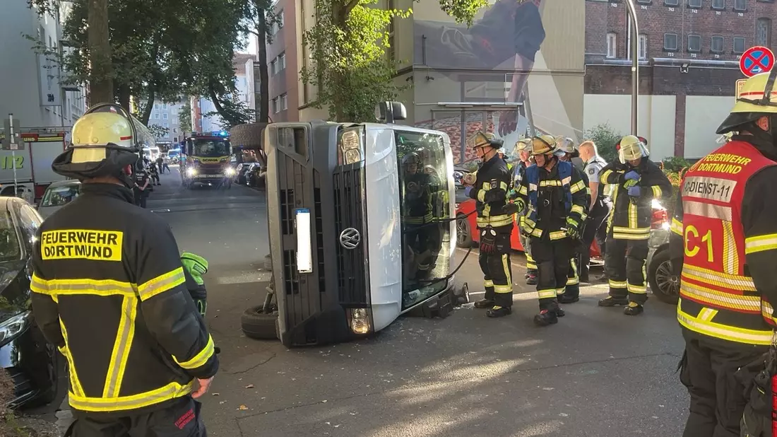 FW-DO: Verkehrsunfall auf der Gerichtsstraße - Feuerwehr befreit Verletzten - Bild: presseportal.de