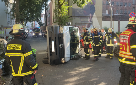 FW-DO: Verkehrsunfall auf der Gerichtsstraße - Feuerwehr befreit Verletzten - Foto: presseportal.de