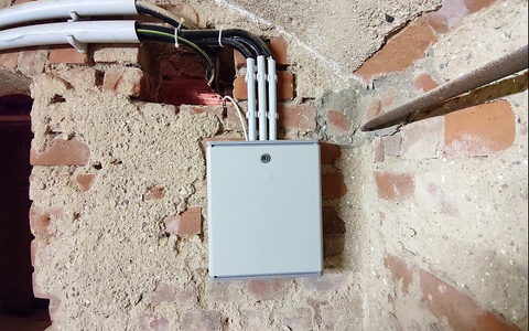 Hausanschluss mit Telefonleitungen (Archiv) - Foto: über dts Nachrichtenagentur