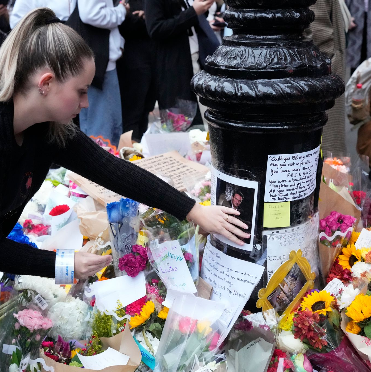 Der plötzliche Tod von Matthew Perry schockierte die Fans. (Archivbild)  - Foto: Charles Sykes/Invision/AP/dpa
