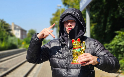 Fjodor Busik will mit Tiktok-Videos Aufmerksamkeit für Ostdeutschland erzeugen. - Foto: Mike Müller/dpa Fjodor Busik will mit Tiktok-Videos Aufmerksamkeit für Ostdeutschland erzeugen. - Foto: Mike Müller/dpa