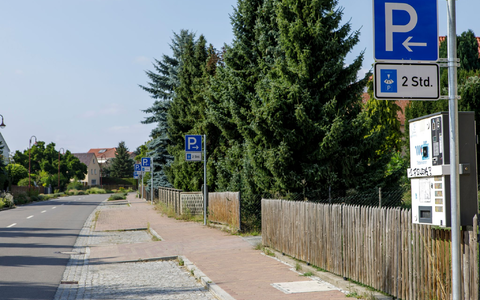 Im Ărtchen Störmthal sind die Menschen verstimmt ĂŒber eine Vielzahl von Parkschildern. - Foto: Julius-Christian Schreiner/dpa Im Ărtchen Störmthal sind die Menschen verstimmt ĂŒber eine Vielzahl von Parkschildern. - Foto: Julius-Christian Schreiner/dpa