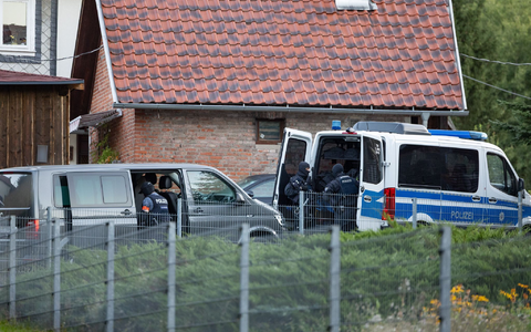 Die Polizei war an mehreren Orten im Einsatz. - Foto: Steffen Ittig/NEWS5/dpa