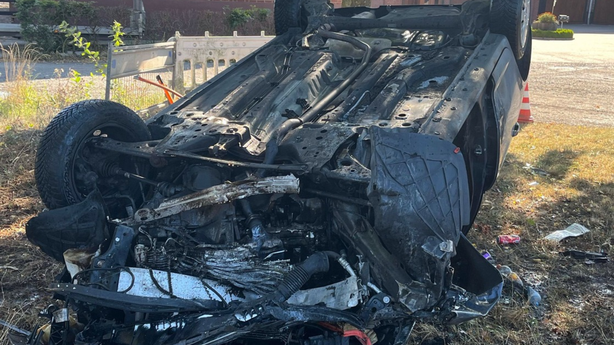 POL-COE: Senden, K4/ Auto gerät nach Unfall in Brand - Foto: presseportal.de