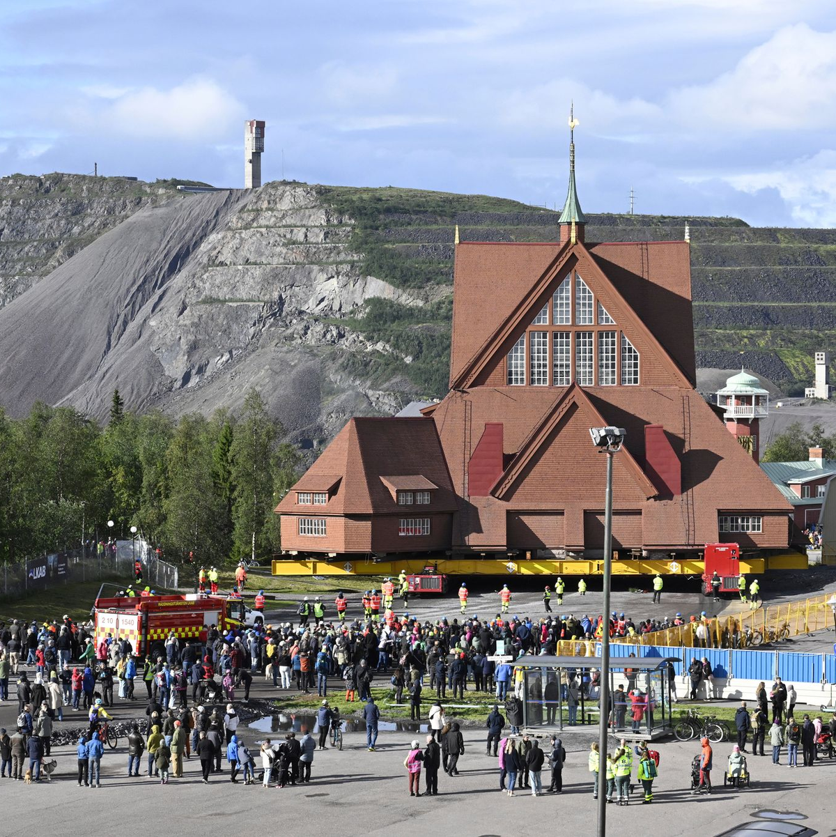 Ein Rahmenprogramm begleitet die Umsiedlung der Kirche. - Foto: Fredrik Sandberg/TT News Agency/AP/dpa