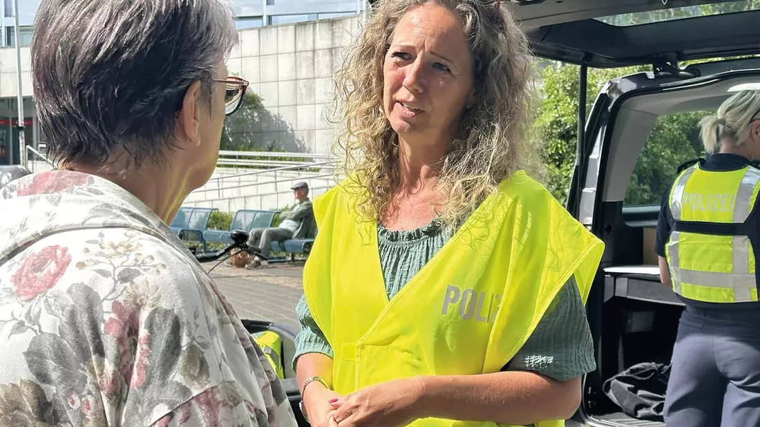 POL-VIE: Viersener Kriminalprävention unterwegs auf den Wochenmärkten - Wir beantworten Ihre Fragen! - Bild: presseportal.de