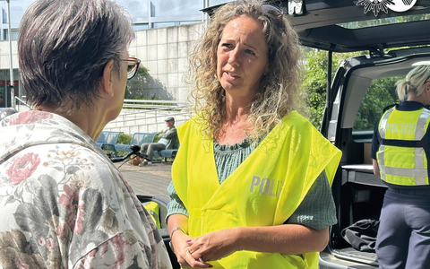 POL-VIE: Viersener Kriminalprävention unterwegs auf den Wochenmärkten - Wir beantworten Ihre Fragen! - Foto: presseportal.de
