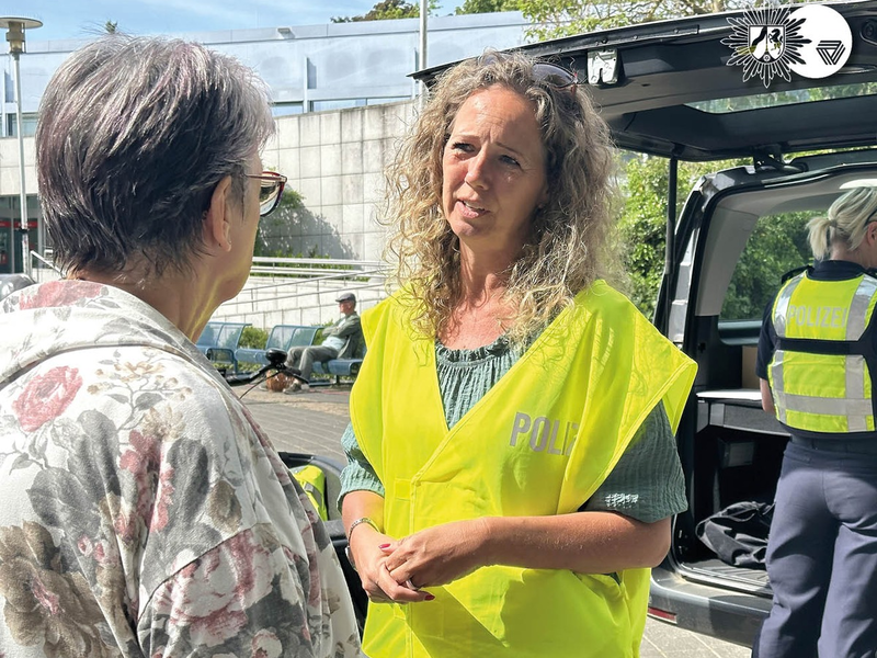 POL-VIE: Viersener Kriminalprävention unterwegs auf den Wochenmärkten - Wir beantworten Ihre Fragen! - Foto: presseportal.de
