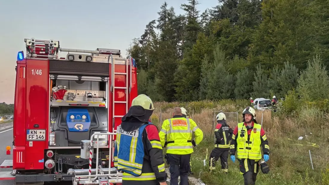 FW Allensbach: H2 VU PKW Person eingeklemmt - Bild: presseportal.de