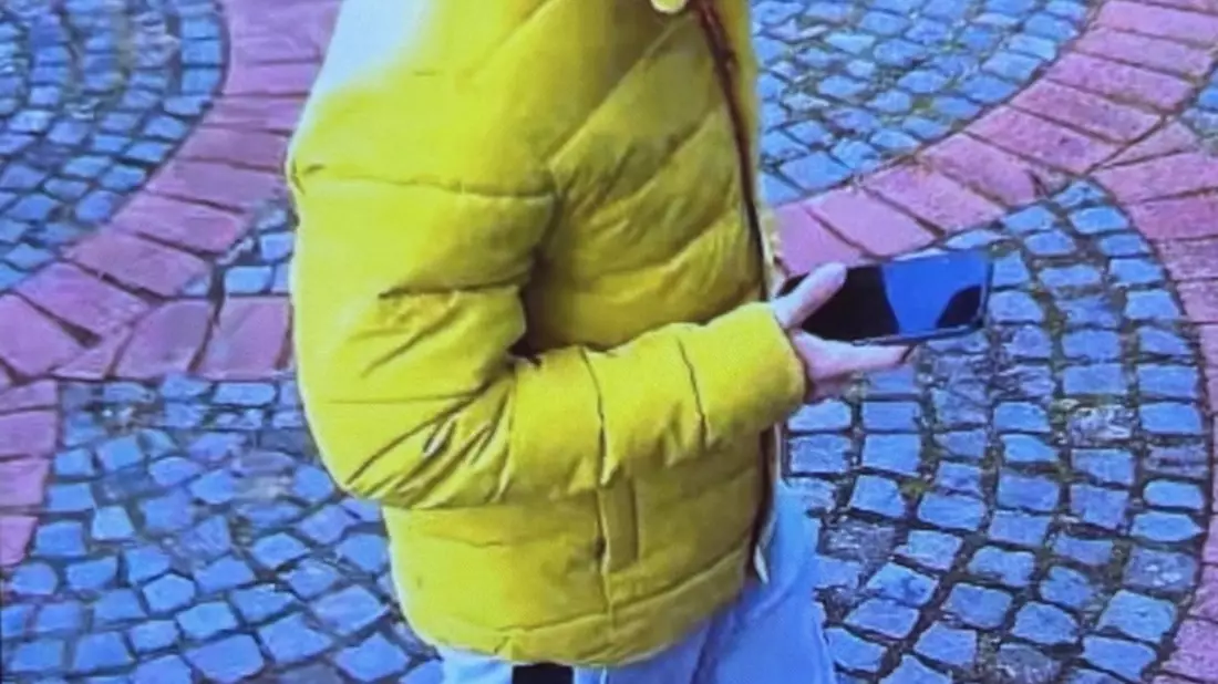 POL-GÖ: (283/2025) Öffentlichkeitsfahndung: Unbekannter Jugendlicher nach Übergriffen auf Kinder auf Sportplätzen bei Lenglern und Harste gesucht - Bild: presseportal.de