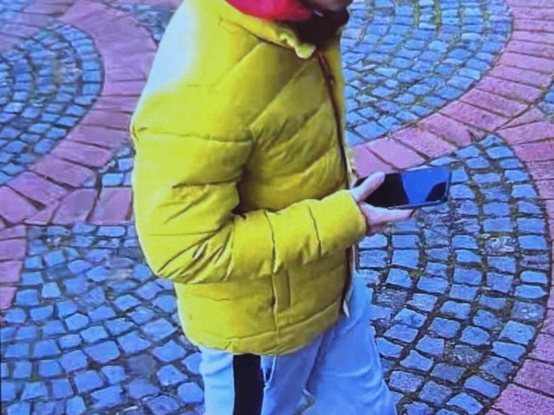 POL-GÖ: (283/2025) Öffentlichkeitsfahndung: Unbekannter Jugendlicher nach Übergriffen auf Kinder auf Sportplätzen bei Lenglern und Harste gesucht - Foto: presseportal.de