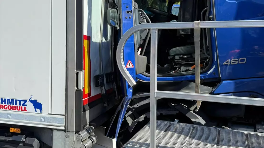 FW Helmstedt: Verkehrsunfall mit drei LKW auf der BAB2 - Bild: presseportal.de