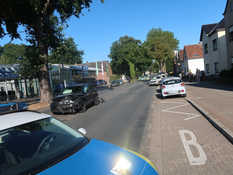 POL-DEL: Stadt Delmenhorst: Drei Personen bei schwerem Verkehrsunfall verletzt +++ Hoher Sachschaden - Foto: presseportal.de