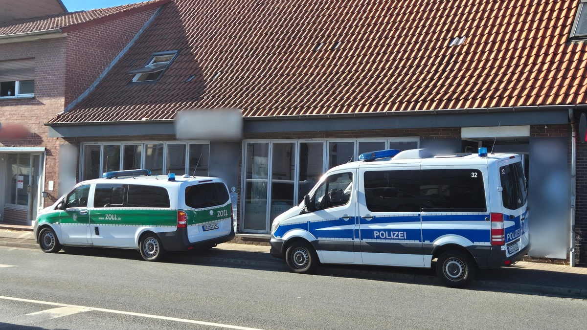 POL-HK: Soltau/Schneverdingen: Räderwerk-Kontrollen (FOTO); A7/Walsrode: Ohne Führerschein und unter Drogen; Walsrode: Radfahrerin übersehen; Buchholz (Aller): Betrunken gefahren; Bad Fallingbostel: Unfall - Foto: presseportal.de
