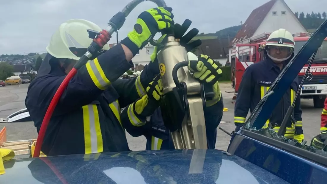 FW-OE: Rescue-Seminar zur Technischen Hilfeleistung - 27 Einsatzkräfte trainieren patientenorientierte Rettung - Bild: presseportal.de