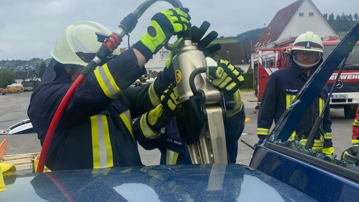 FW-OE: Rescue-Seminar zur Technischen Hilfeleistung - 27 Einsatzkräfte trainieren patientenorientierte Rettung - Foto: presseportal.de