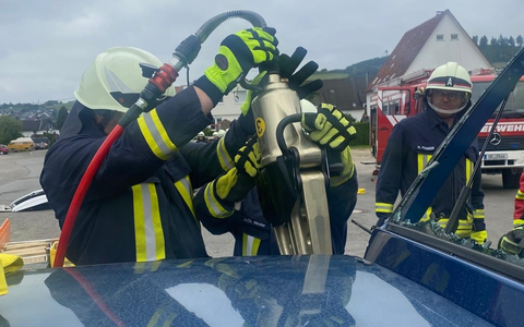 FW-OE: Rescue-Seminar zur Technischen Hilfeleistung - 27 Einsatzkräfte trainieren patientenorientierte Rettung - Foto: presseportal.de